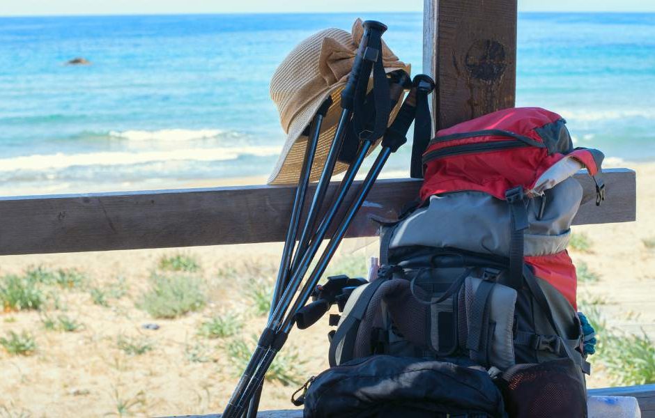 Equipamentos Indispensáveis para Trilhar até Praias Isoladas